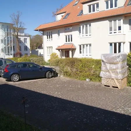 Juerss Strandstrasse Bernstein